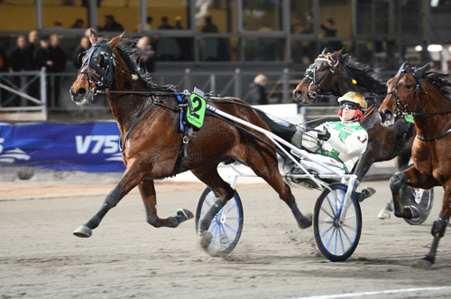 Tango Vang vinder let aftenens sidste lรธb for Jeppe Juel. Foto Kanal 75