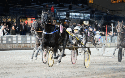 On Track Piraten med Johnny Takter vandt Silverhรคsten pรฅ Solvalla. Foto Kanal 75