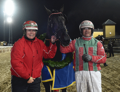 Takethem flankeret af Camille og Steen Juul. Foto Kanal 75