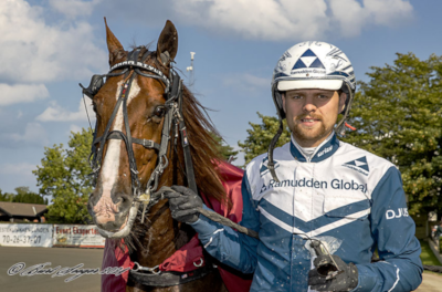 Magnus A. Djuse i spids i Sverige