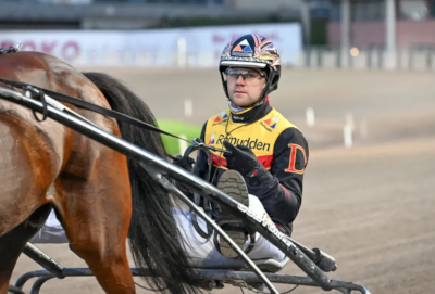 Lunden, søndag: Svenske Mats E. Djuse kører i fem løb