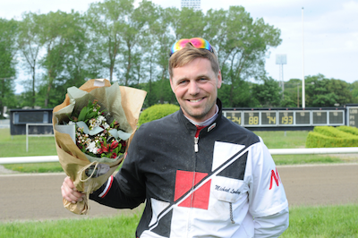 Hvilke træningsstalde kørte flest penge ind i 2025?