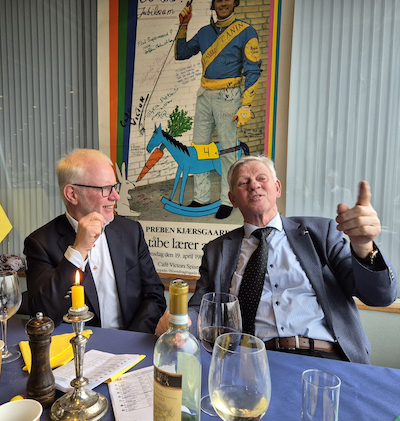 Preben Kjærsgaard hjælper Thomas Uhrberg