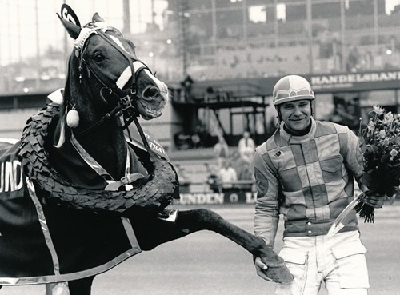 John K. fylder 70 år