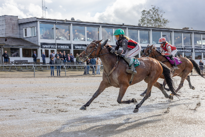 First One Diamond fløj lavt igen