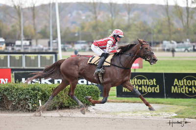 Tour Eiffel vandt sin 11. sæsonsejr i banerekordtid