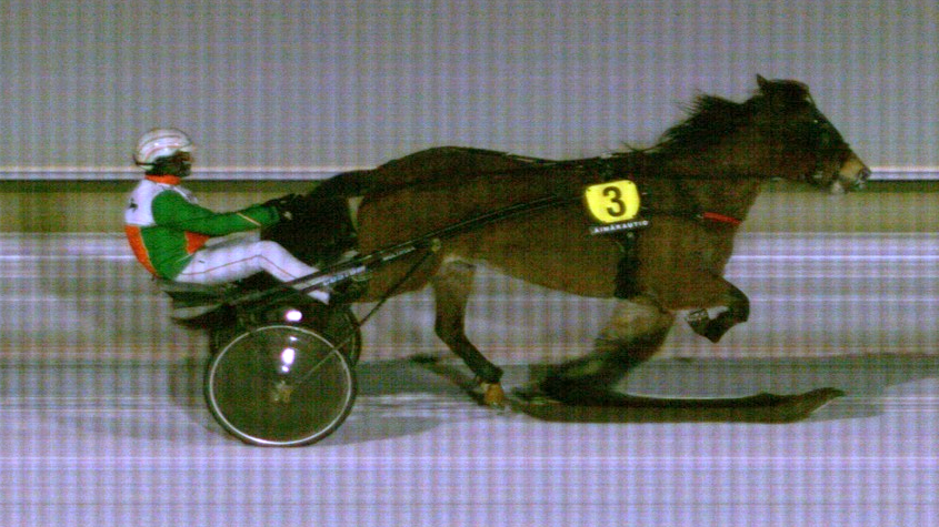 Gik alene over banen!