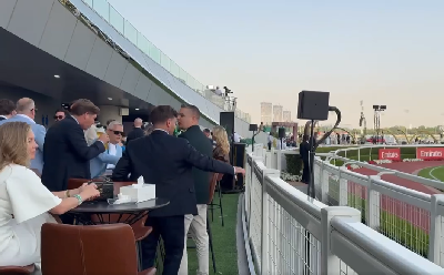 Danske væddeløbsfolk oplevede krigens gru i Dubai