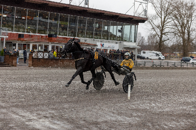Fine Manners – første hest under 1.10 i Norden i 2026