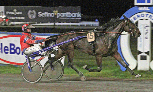 Basic ved sejr for sin snart forhenværende træner Frederik Söderberg