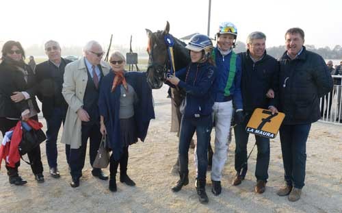 Phillipe Allaire (der stpr med nummerskilt 7) havde al god grund til at smile efter to Gruppe 1-sejre i Milano søndag. Foto Gerard Forni