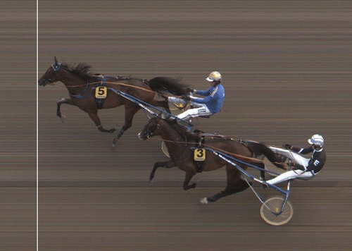 Current Affair og Ethen du Vibier, der begge trænes af Tomas Malmqvist gjorde op om sejren i 1. løb