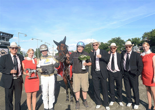 For 23. gang var medlemmer af Derbyklubben fra Fyn til Derby. Her et foto fra Klubbens 20 års jubilæum. 