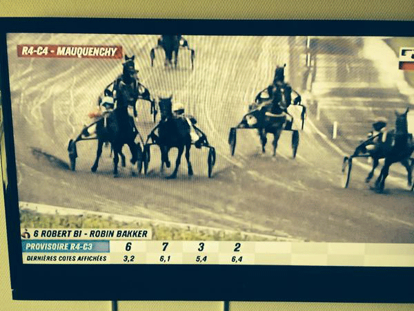 De ikke blot kørte sammen, Bazire og Dubois men de diskutererede højlydt efter løbet.