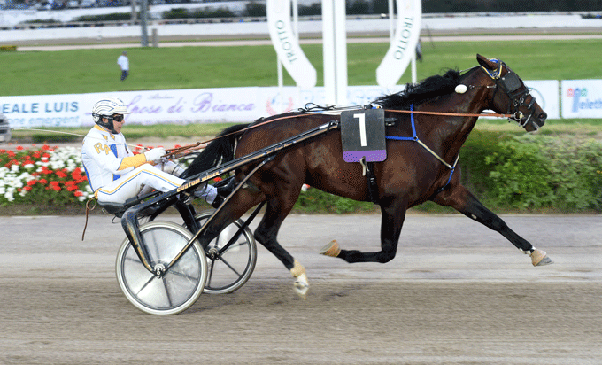 Mack Grace SM med Roberto Andreghtti vandt endnu en storløbssejr i Italien.