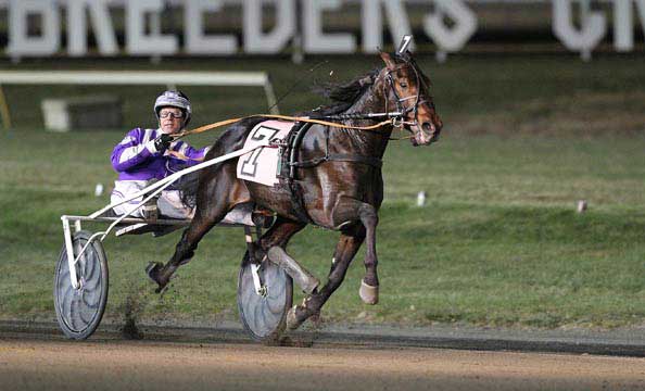 French Landry med Brett Iller vandt den anden afdeling af de 2-årige hingstes kvalifikationsløb. Lisa Photo