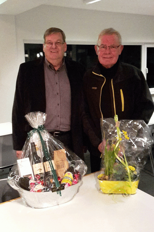 Skive Væddeløbsforeningens nye æresmedlen, Jørn Laursen (th)  sammen med foreningens formand Geert Olesen