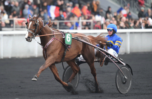 Norske Lionel i fin stil pรฅ vej mod sejren i Prix de Paris. Foto Gerard