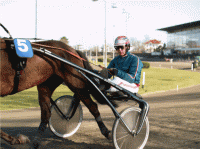 Svend Dyhrberg  træner Twin's Sindy,der vandt Fredagsduellen og i alt 80.000 SEK