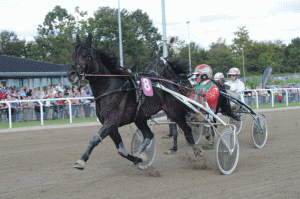 Tycoon Conway Hall med Steen Juul vandt  sikkert Derbyrevanchen NKI Aalborg Store Pris foran Twilight D. Foto Ole HIndby