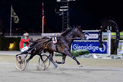 Tycoon Conway Hall med Steen Juul vandt i fline 1.11.0a/1609 m. Foto Eirik Stenhaug
