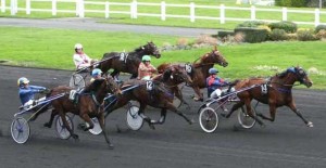 Anna Mix med Frack Nivard vandt sikkert i flotte 1.12.7/2700 m. Foto Geny