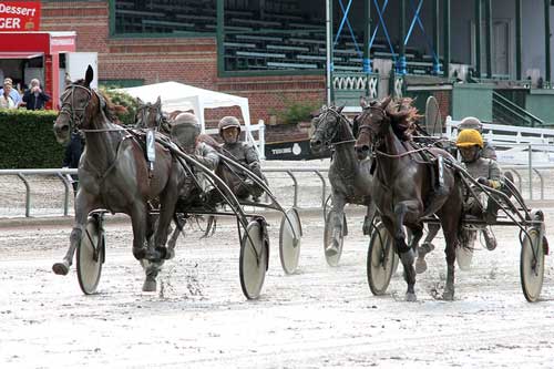 Bourbon Newport med Nicolaj Andersen sรธrger for en V5-gevinst pรฅ 61.036 kroner. Foto Martin Timm Holmstav