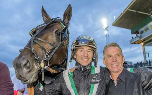 Jimmy Takter havde en jubel-aften pรฅ Woodbine med seks sejre. Bl.a. med Cratine kรฆrt af hans storebroder Johnny. Arkiv Kanal 75