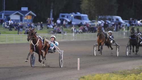 Delicious med Ôrjan Kihlström vinder i verdensrekordtiden 1.08.6. Kanal 75