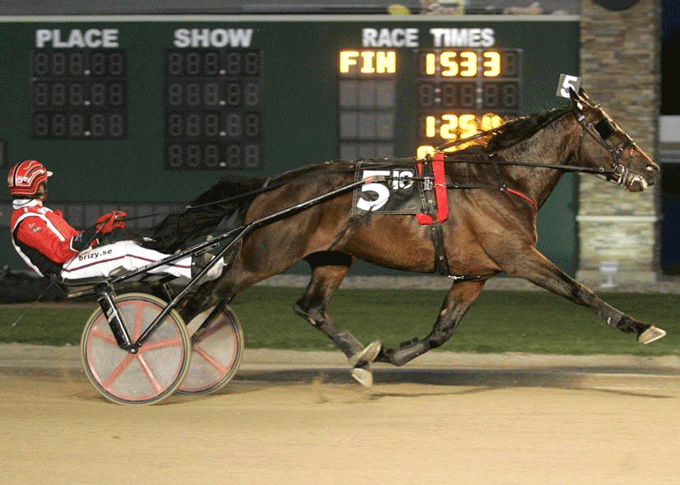 Don GIovanni med Benny Christensen, ved sejren på Hoosier Park i Indianna i banerekord 1.10.8.
