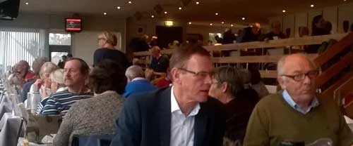 Erling Bonnesen  i selskab med Fyens Væddeløbsbanes formand Jørn Borch,