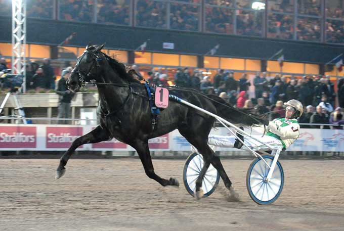 Frozen med Jeppe Juel vandt i opvisningsstil i sin sæsondebut. Arkiv Kanal 75