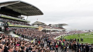 60.000 tilskuere ventes at overvære løbet på Aintree.banen i eftermiddag. Foto Aintree.