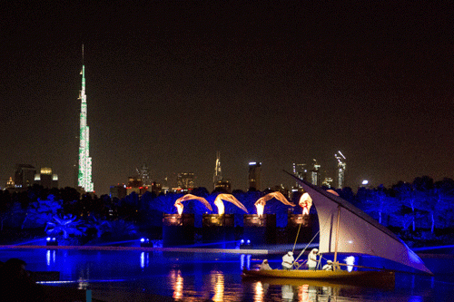 Traditionen tro var der et flot show mellem løbene for de 60.000 tilskuere. Foto Eirik Stenhaug