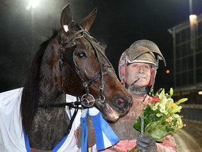Magic Happens og Peter Untersteiner ved præmieoverrækkelsen - Foto: Kanal75.se