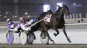 Melady's Monet med John D Campbell går frem til sikker sejr.