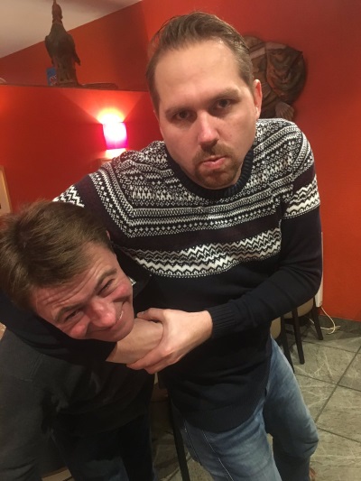 Redén forsøger at overtale Nivard. Foto Ztall Zet twitter