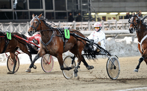 Roxy Hill med Flemming Jensen vinder let V86-7 på ÅPby. Foto Kanal 75