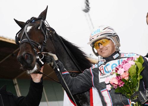 Shadow Woodland med Ulf Uhlsson satte verdensrekord med 1.11.1/1640 m volte. Foto Kanal 75