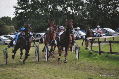 På vej ud af opløbssvinget på Pandrup-banen.