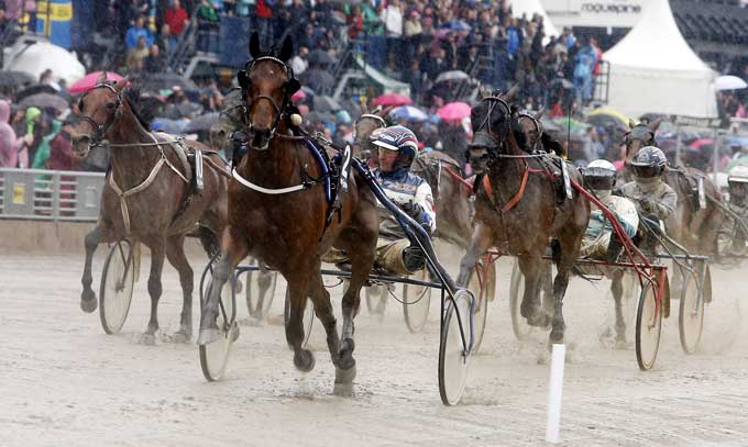 Papaplyerne var fremme, da Twigs Vociy med Pekka Korpi vandt det første V75-løb lørdag eftermiddag. Kanal 75