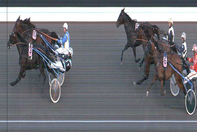 I en tæt opløbskamp vinder Uno Gardenia med Johnny Takter