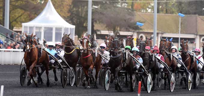 Feltet i Prix de Bretagne forbi publikum første gang med Up and Quick med Jan Michel Bazire i spids. Foto Gerard Forni.