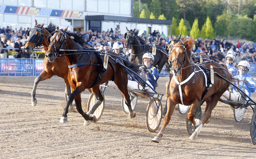 Volstead med Stefan Melander nedkæmper indebanens Nimbus CD med Erik Adielssen, Foto Kanal 75