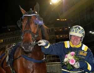 Stefan Melander havde en god aften med fire sejre på Solvalla i aftes. Kanal 75