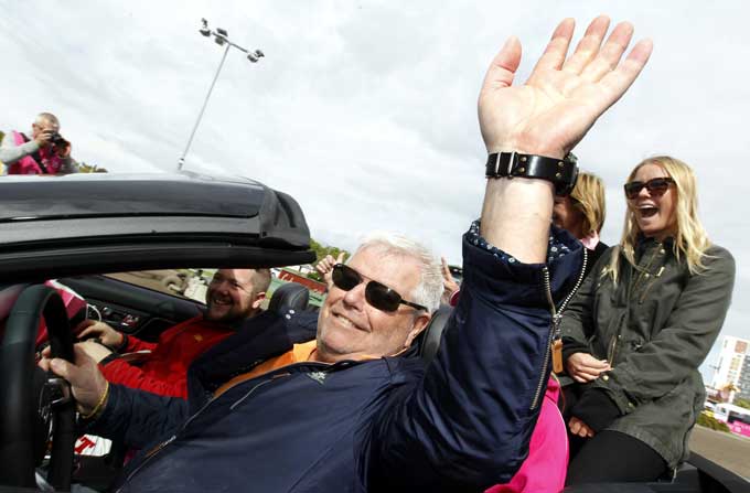 Roer Walmann havde god grund til at smile efter sejren i Elitloppet. Foto Kanal 75