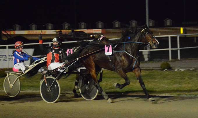 White Nose med Andrea Andreasson vinder sikkert for anden gang i træk. Foto Kjeld Hedvall.