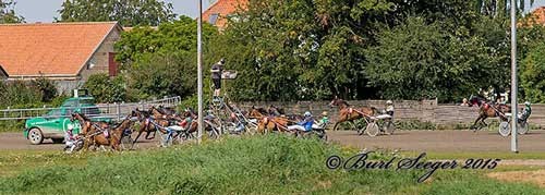 WInston Sisa galoperer fra start og taber op mod 60 meter